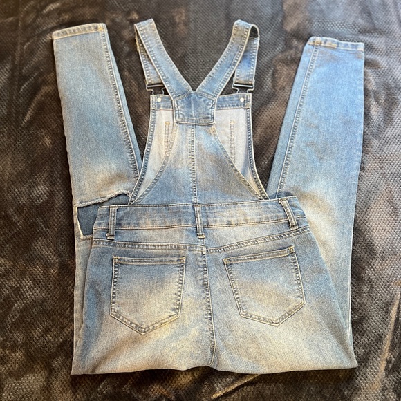 Jean Overalls with patches - Picture 6 of 8